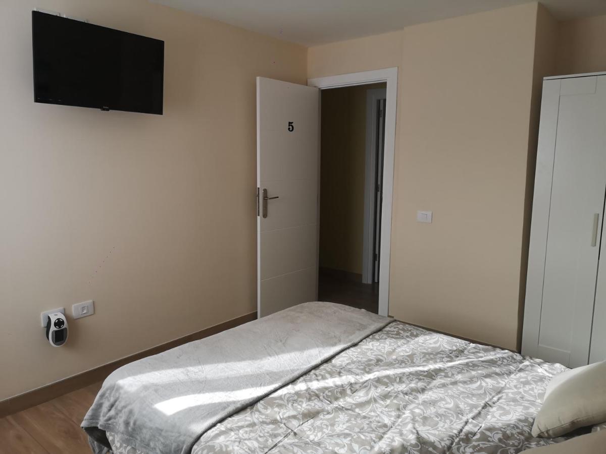 Hostal Mari En La Laguna, Alquiler Habitacion Privada En Hostal, 6 Habitaciones Cerca De La Universidad Y Aeropuerto Norte, 3 Banos Compartidos San Cristóbal de La Laguna Exterior foto