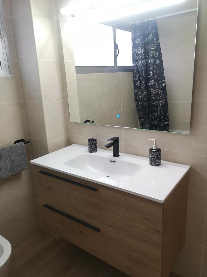 Hostal Mari En La Laguna, Alquiler Habitacion Privada En Hostal, 6 Habitaciones Cerca De La Universidad Y Aeropuerto Norte, 3 Banos Compartidos San Cristóbal de La Laguna Exterior foto