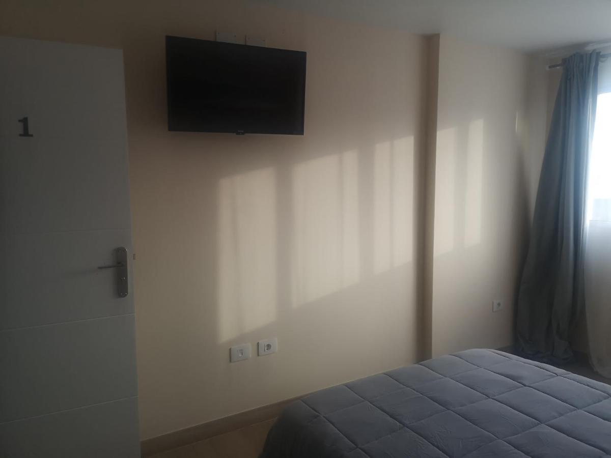 Hostal Mari En La Laguna, Alquiler Habitacion Privada En Hostal, 6 Habitaciones Cerca De La Universidad Y Aeropuerto Norte, 3 Banos Compartidos San Cristóbal de La Laguna Exterior foto