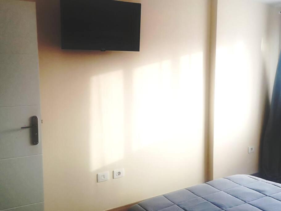 Hostal Mari En La Laguna, Alquiler Habitacion Privada En Hostal, 6 Habitaciones Cerca De La Universidad Y Aeropuerto Norte, 3 Banos Compartidos San Cristóbal de La Laguna Exterior foto